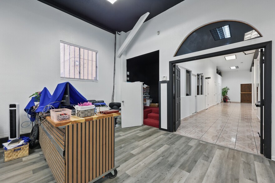 More Photos Of 6617 S San Pedro St, Los Angeles Flex For Sale
