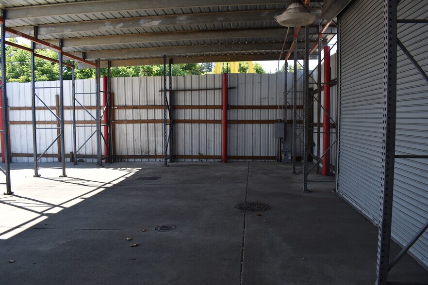 More Photos Of 9510 14th Ave S, Seattle Auto Salvage Facility For Sale