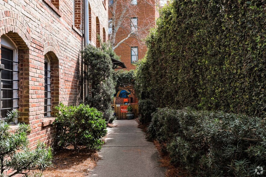 More Photos Of 445 King St, Charleston Office For Lease