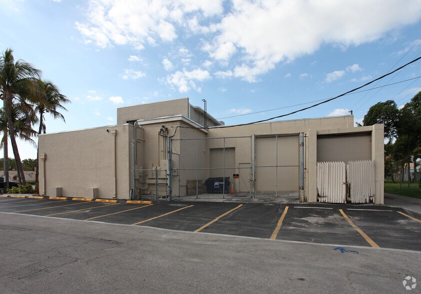 More Photos Of 1901 S Federal Hwy, Fort Lauderdale Showroom For Sale