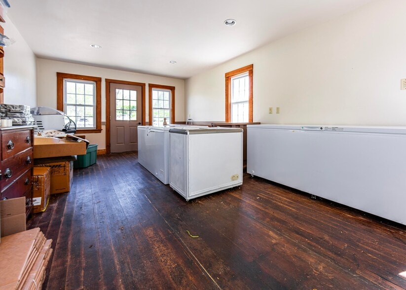 More Photos Of 1276 Surry Rd, Surry Freestanding For Sale