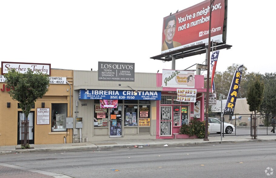 More Photos Of 3203-3205 Middlefield Rd, Redwood City Storefront For Lease