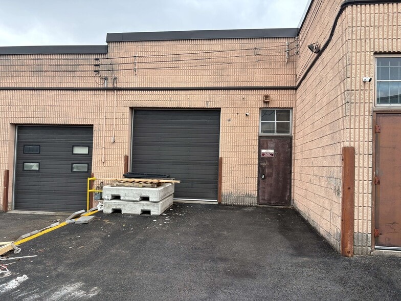 More Photos Of 90 Esna Park Dr, Markham Service For Lease