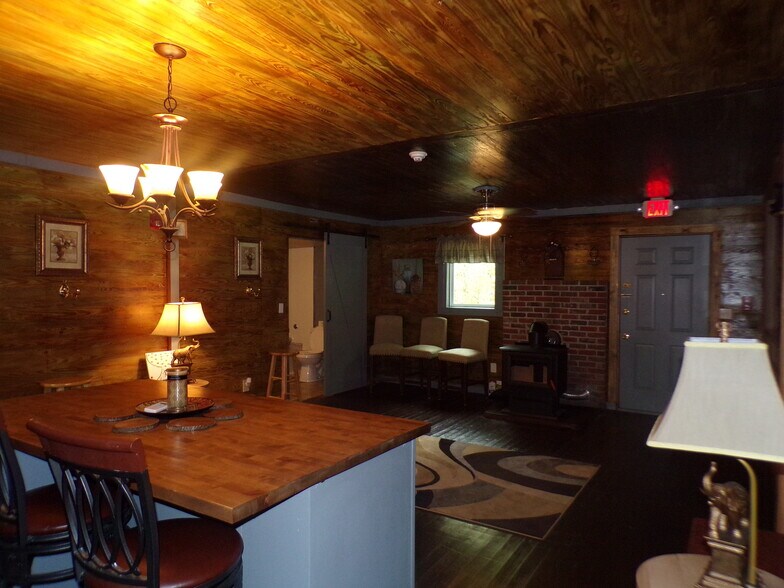 More Photos Of 450 S Oak St, Jackson Storefront Retail Office For Sale