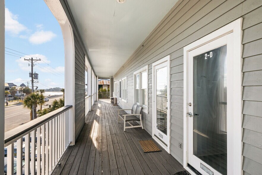 More Photos Of 103 Palm Blvd, Isle Of Palms Office For Sale
