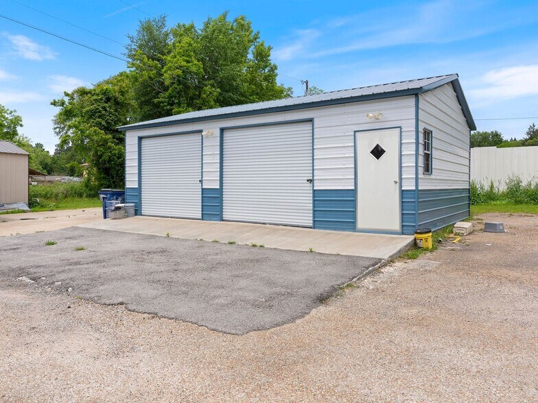 More Photos Of 3378 Highway 103 W, Lufkin Flex For Sale