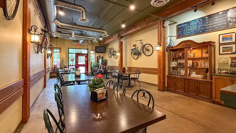 More Photos Of 1357 Ellis St, Kelowna Office For Sale