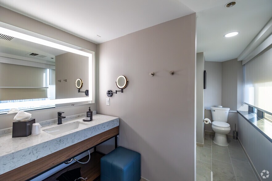 More Photos Of 75 E State St, Columbus Hotel For Sale