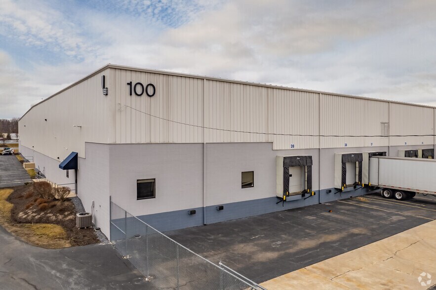 More Photos Of 100 Capital Ln, Middletown Warehouse For Lease