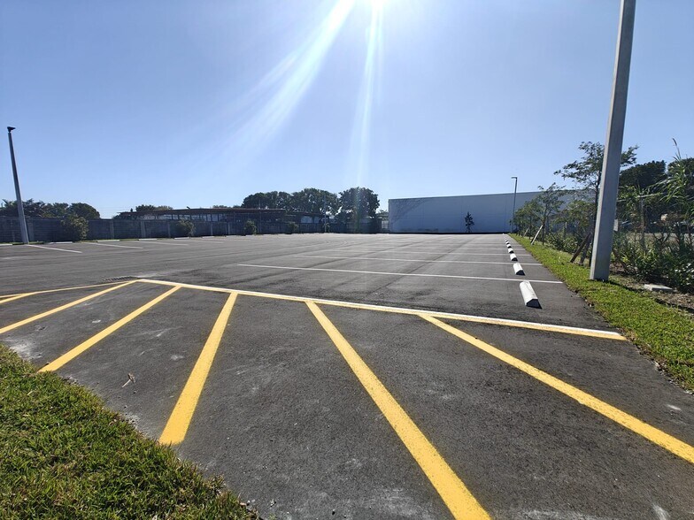 More Photos Of 8400 NW 74th st, Miami Land For Lease