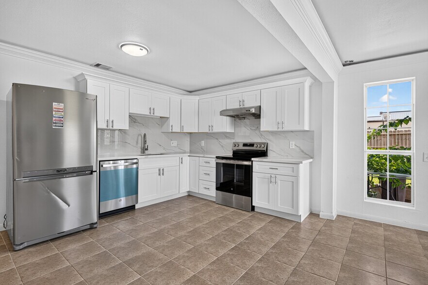 More Photos Of 26214 Hunter Ln, Katy Light Distribution For Lease