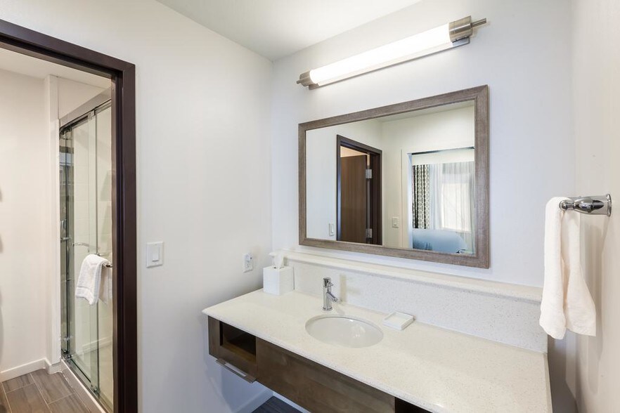 More Photos Of 19108 Moon Trail Dr, Humble Hotel For Sale