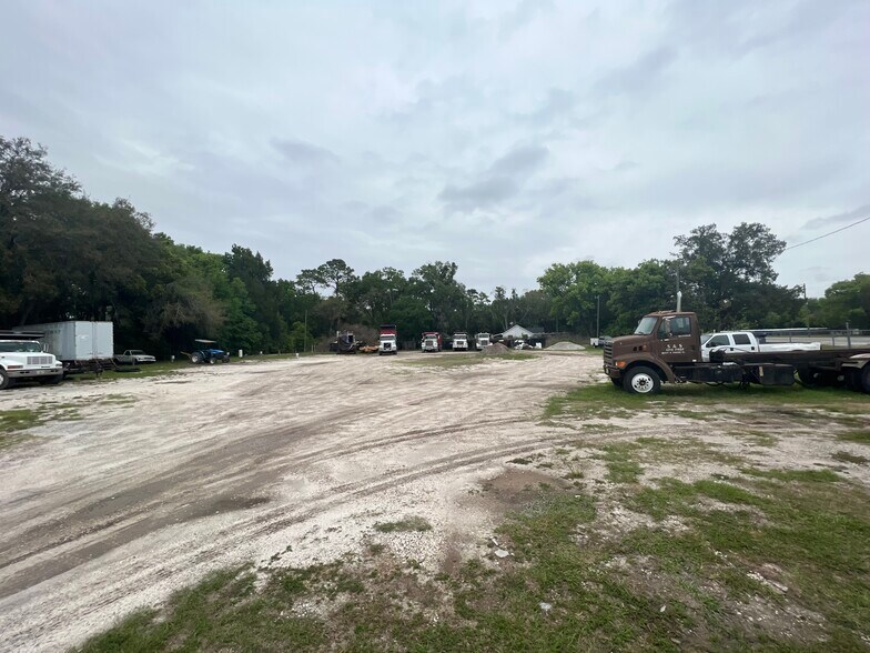 More Photos Of 20907 Bowman Rd, Spring Hill Light Distribution For Sale