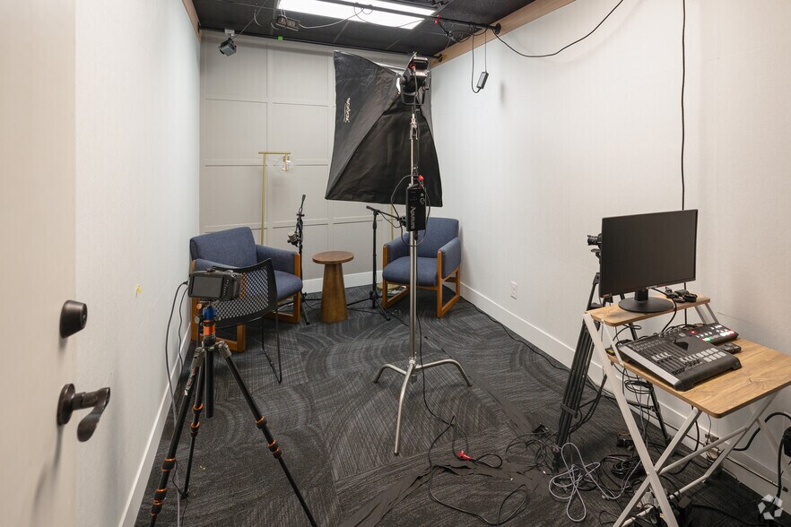 More Photos Of 220 W Bridge St, Dublin Office For Lease