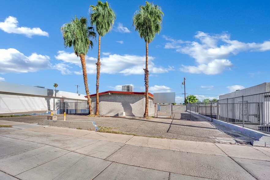 More Photos Of 1610 E Sahara Ave, Las Vegas Storefront Retail Office For Sale