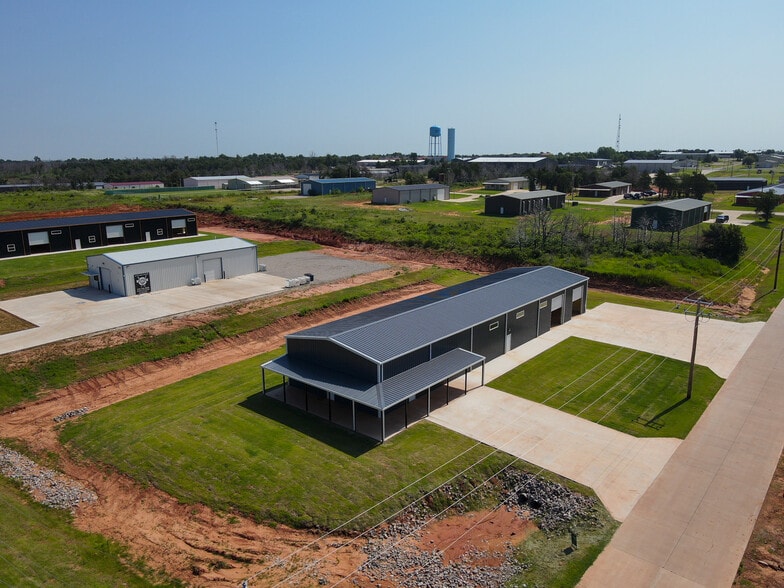 More Photos Of 11770 Black Sand Dr, Edmond Manufacturing For Sale