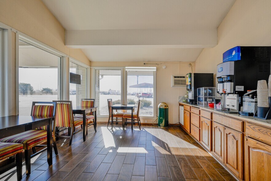 More Photos Of 5090 Buffalo Creek Rd, Elm Creek Hotel For Sale