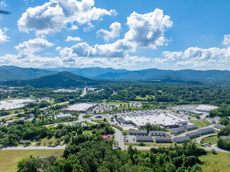 More Photos Of 4 Northcrest Dr, Weaverville Office For Sale