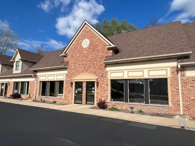 More Photos Of 4 Cedar Ridge Dr, Lake In The Hills Storefront Retail Office For Lease