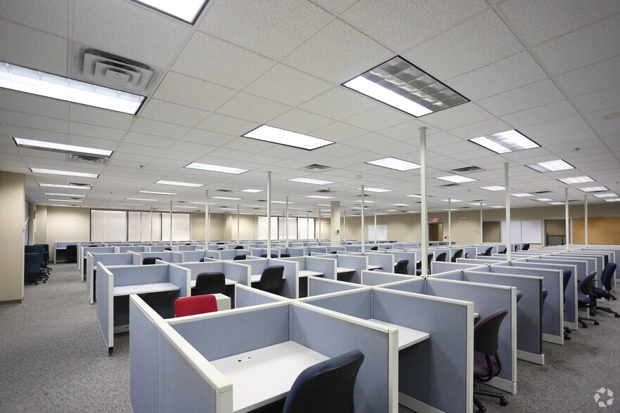 More Photos Of 2070 Little Hills Expy, Saint Charles Office For Sale