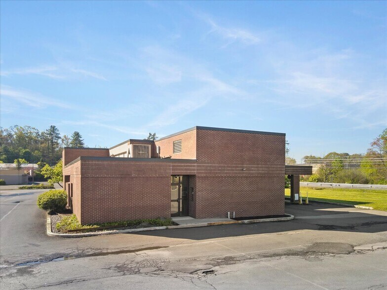 More Photos Of 209 Skyline Dr, East Stroudsburg Freestanding For Lease