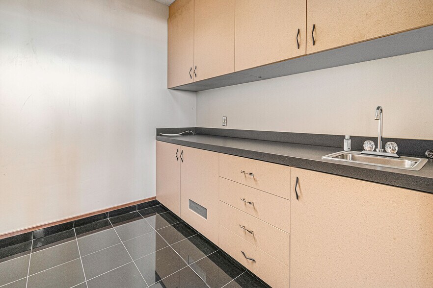 More Photos Of 215 W Oak St, Fort Collins Office For Sale