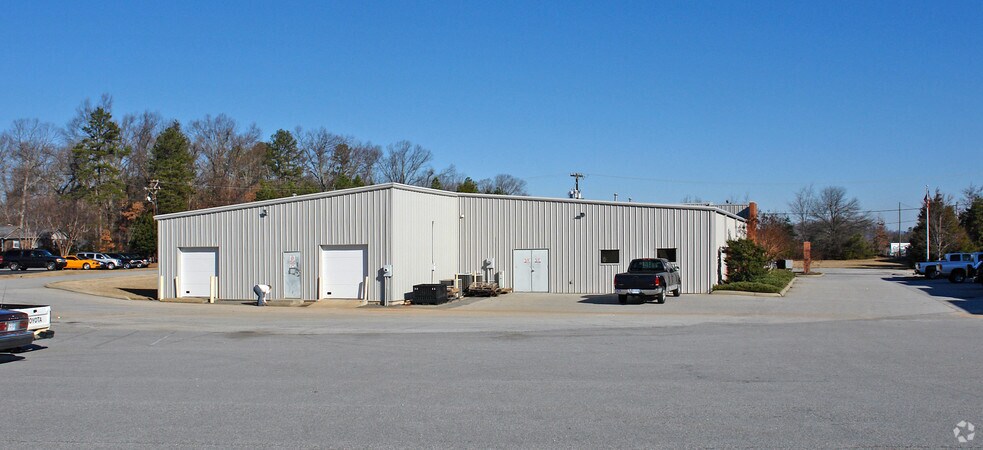 More Photos Of 223 Cooper Ln, Easley Flex For Lease