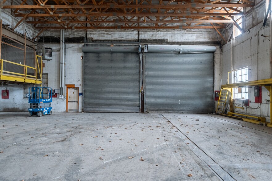 More Photos Of 1910 N Old Trl, Selinsgrove Manufacturing For Sale