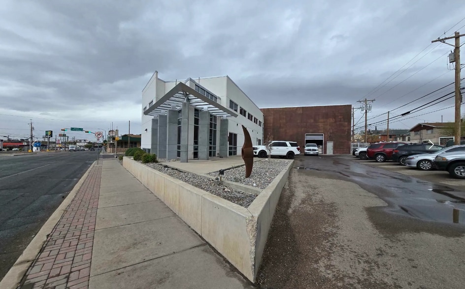 More Photos Of 1919 E Rio Grande Ave, El Paso Office For Sale