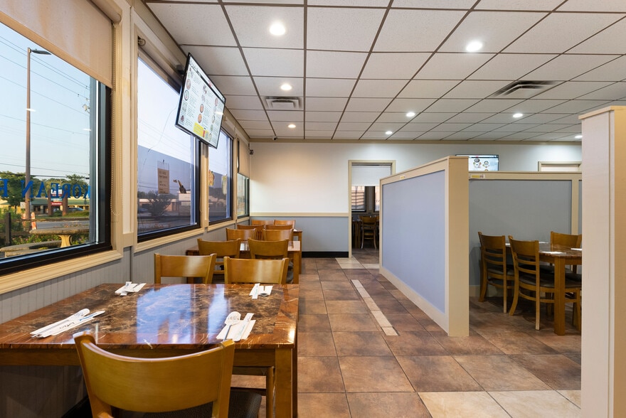 More Photos Of 140 E Felton Rd, Cartersville Restaurant For Sale