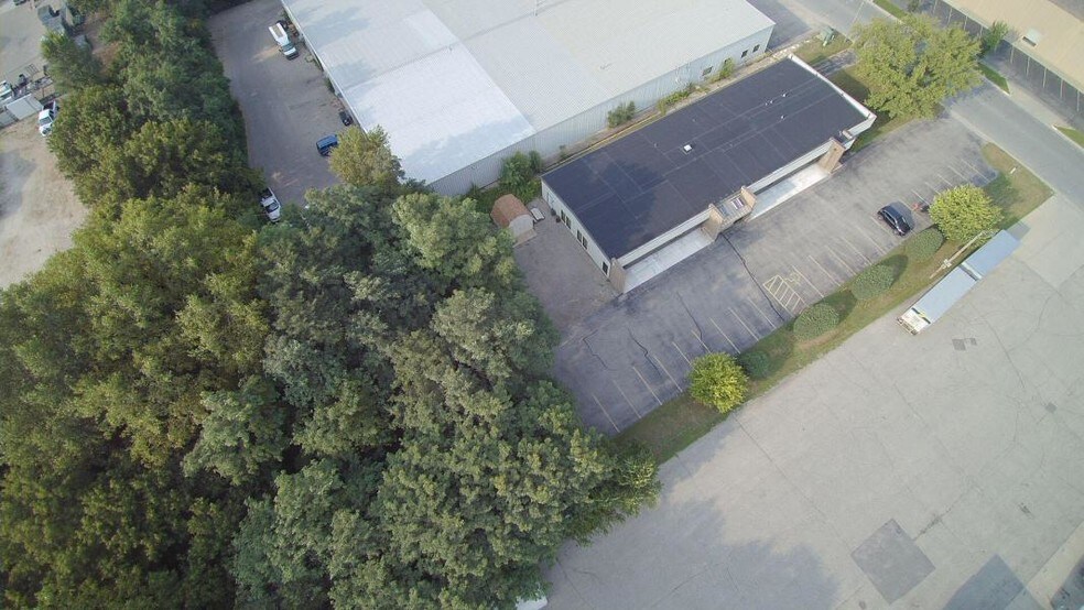 More Photos Of 2635 Hemstock St, La Crosse Office For Lease