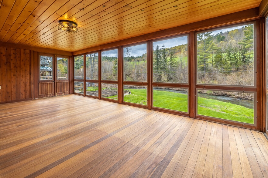 More Photos Of 49 Vermont 12, Pomfret General Retail For Sale