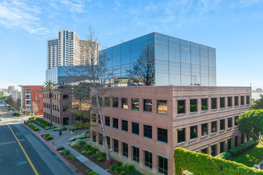 More Photos Of 6475 Christie Ave, Emeryville Unknown For Lease