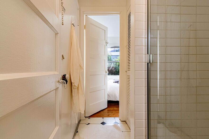 More Photos Of 3927-3929 Sacramento St, San Francisco Storefront Retail Residential For Sale