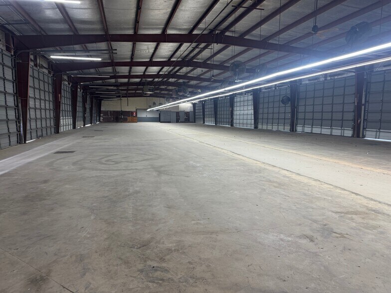 More Photos Of 930 Luciano Flores St, San Marcos Warehouse For Lease