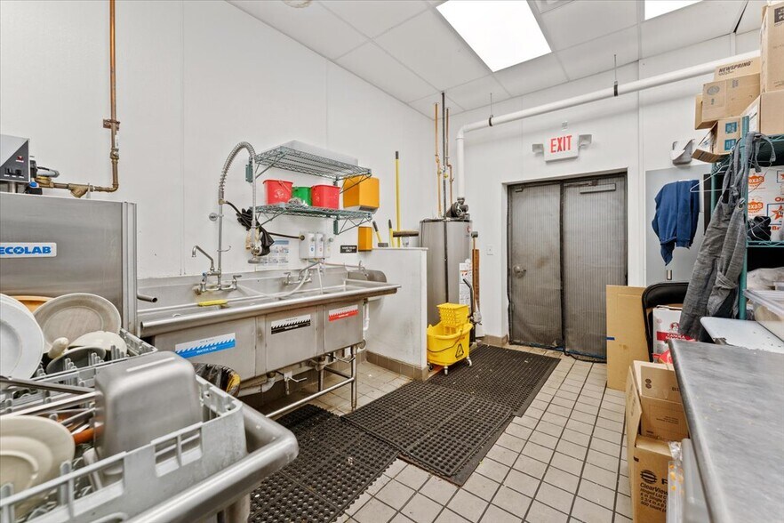 More Photos Of 100 US Highway 9, Manalapan Township Restaurant For Sale