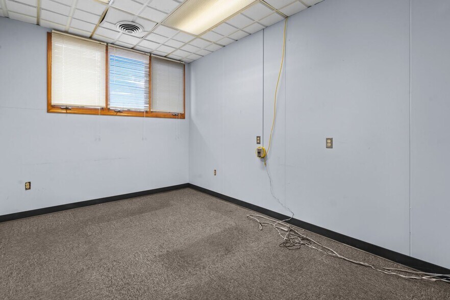 More Photos Of 1301 S 6th St, Noblesville Manufacturing For Sale