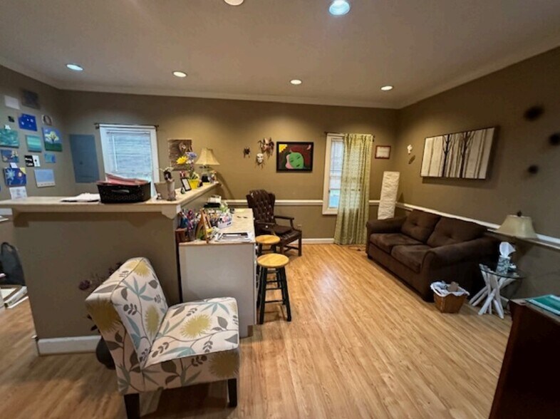 More Photos Of 860 Salisbury St, Kernersville Office For Sale