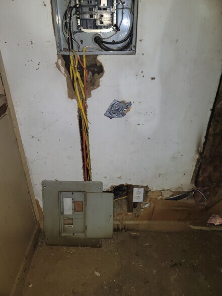 More Photos Of 1823 W 8th St, Muncie Multifamily For Sale