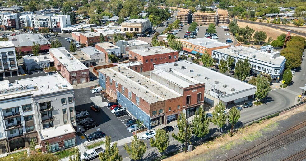 More Photos Of 112 Pacific St, Roseville Apartments For Lease