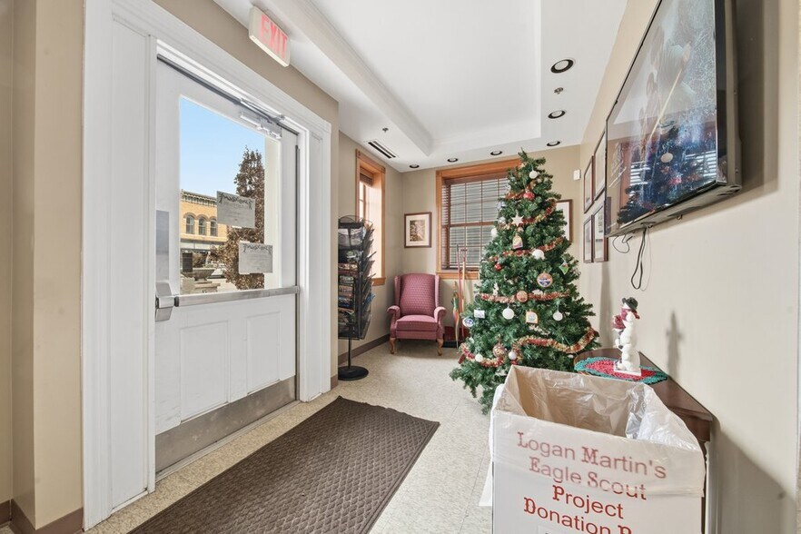 More Photos Of 921 S State St, Lockport Office For Sale