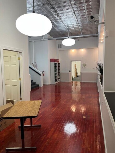 More Photos Of 706 Felix St, Saint Joseph Office For Lease