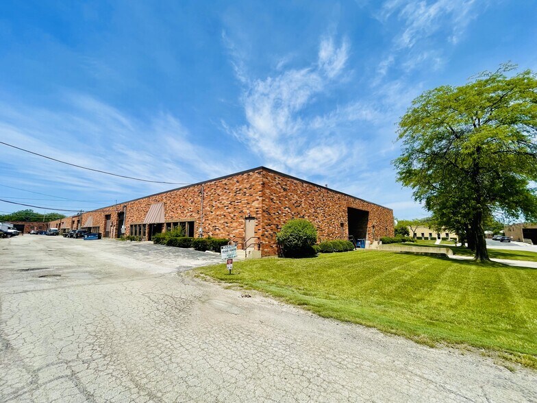 More Photos Of 1701-1735 W Armitage Ct, Addison Warehouse For Lease