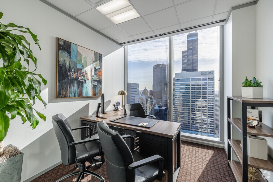 More Photos Of 155 N Wacker Dr, Chicago Coworking Space