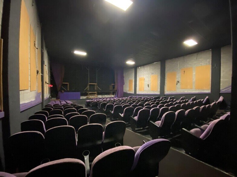 More Photos Of 359 Park Marina Cir, Redding Movie Theatre For Lease