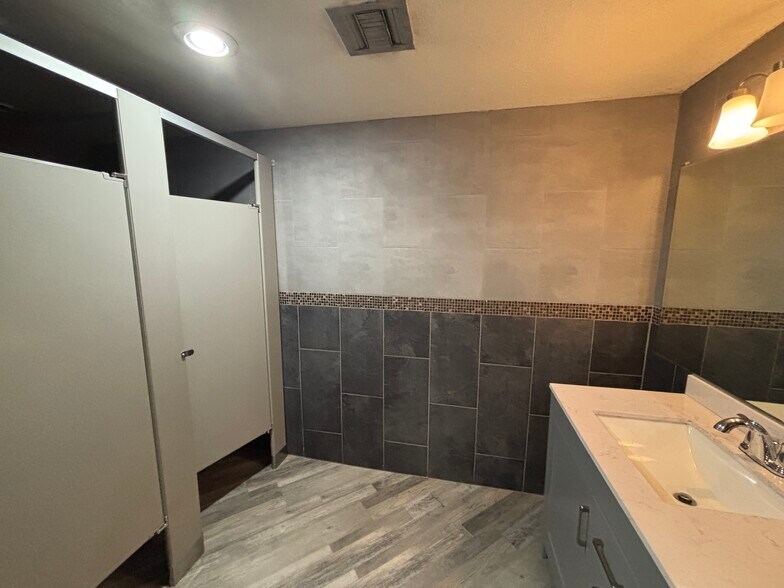 More Photos Of 4141 W Bethany Home Rd, Phoenix Medical For Sale