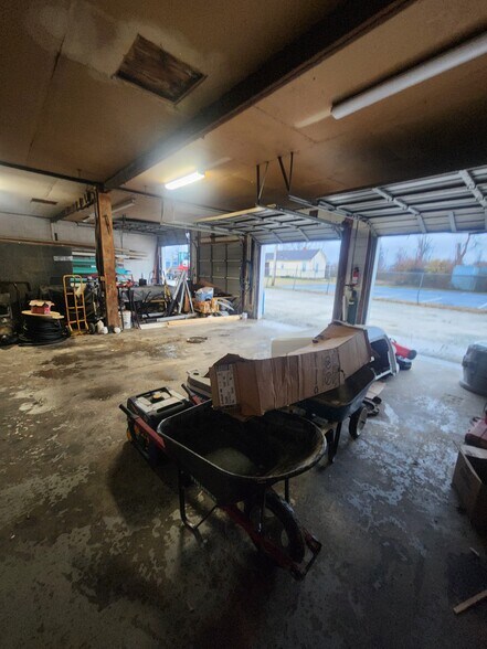 More Photos Of 217 Steedly Dr, Louisville Light Distribution For Sale