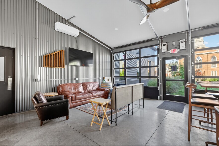 More Photos Of 51 N Main St, Manheim General Retail For Sale