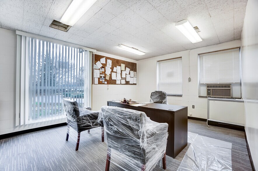 More Photos Of 1106 E High St, Springfield Schools For Sale