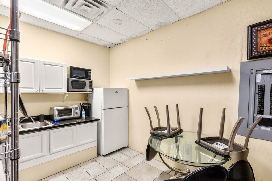 More Photos Of 4570 Donovan Way, North Las Vegas Light Distribution For Sale